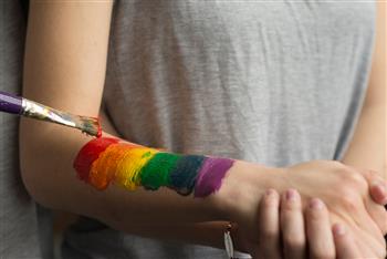 Pravice LGBT oseb in istospolnih partnerjev v upravnem pravu